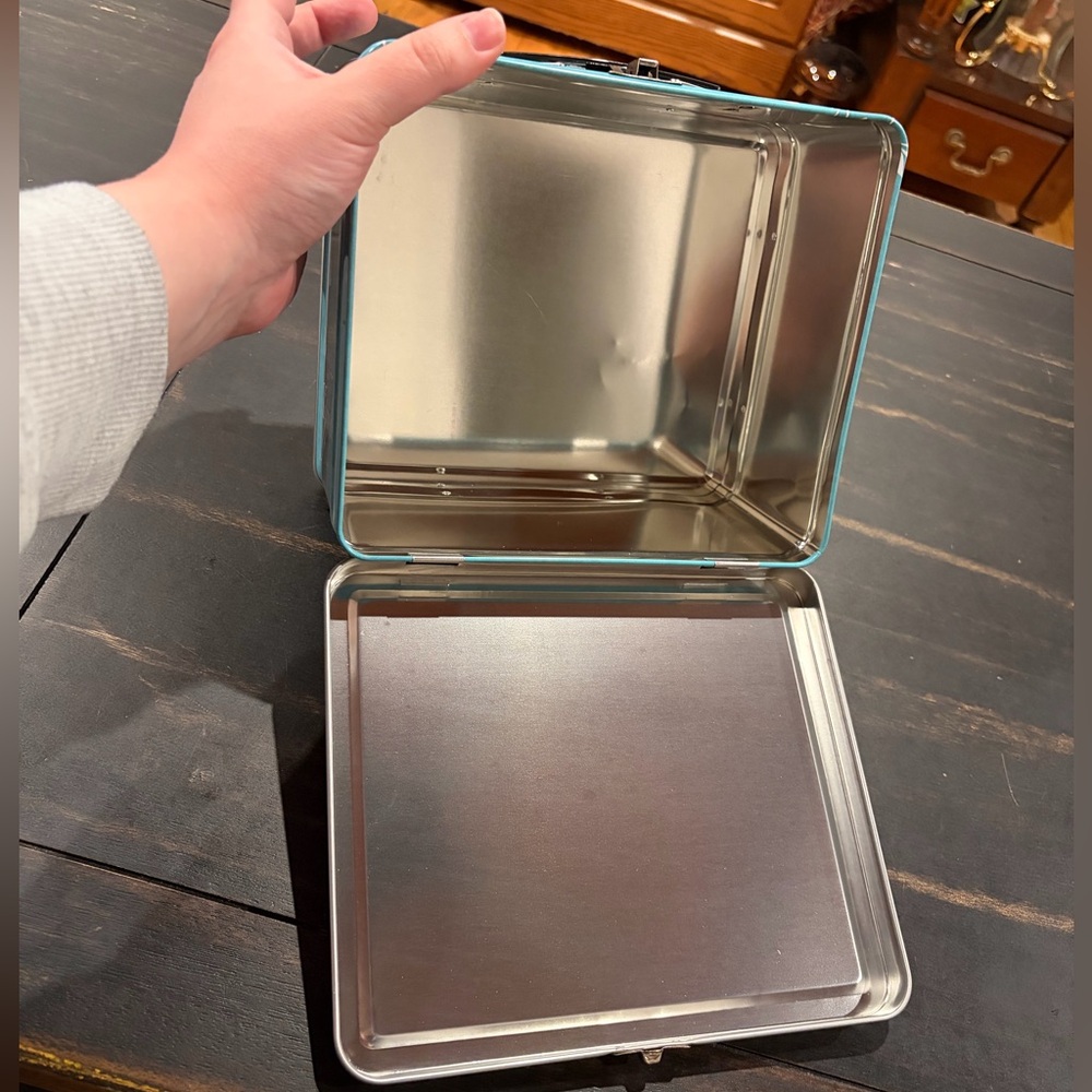 Breakfast at Tiffany's Metal Lunchbox - Picture 3 of 8